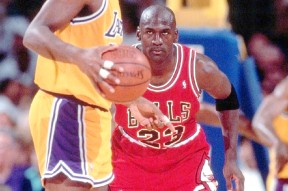 华体会官网-篮板之王！小乔丹连续两战抢下个篮板的简单介绍