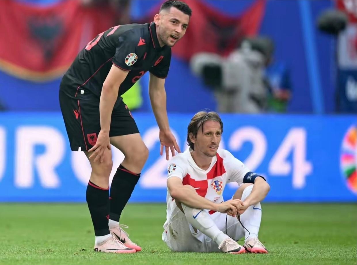 华体会官网-拜仁力克多特蒙德，莫德里奇补时绝平意甲  第1张