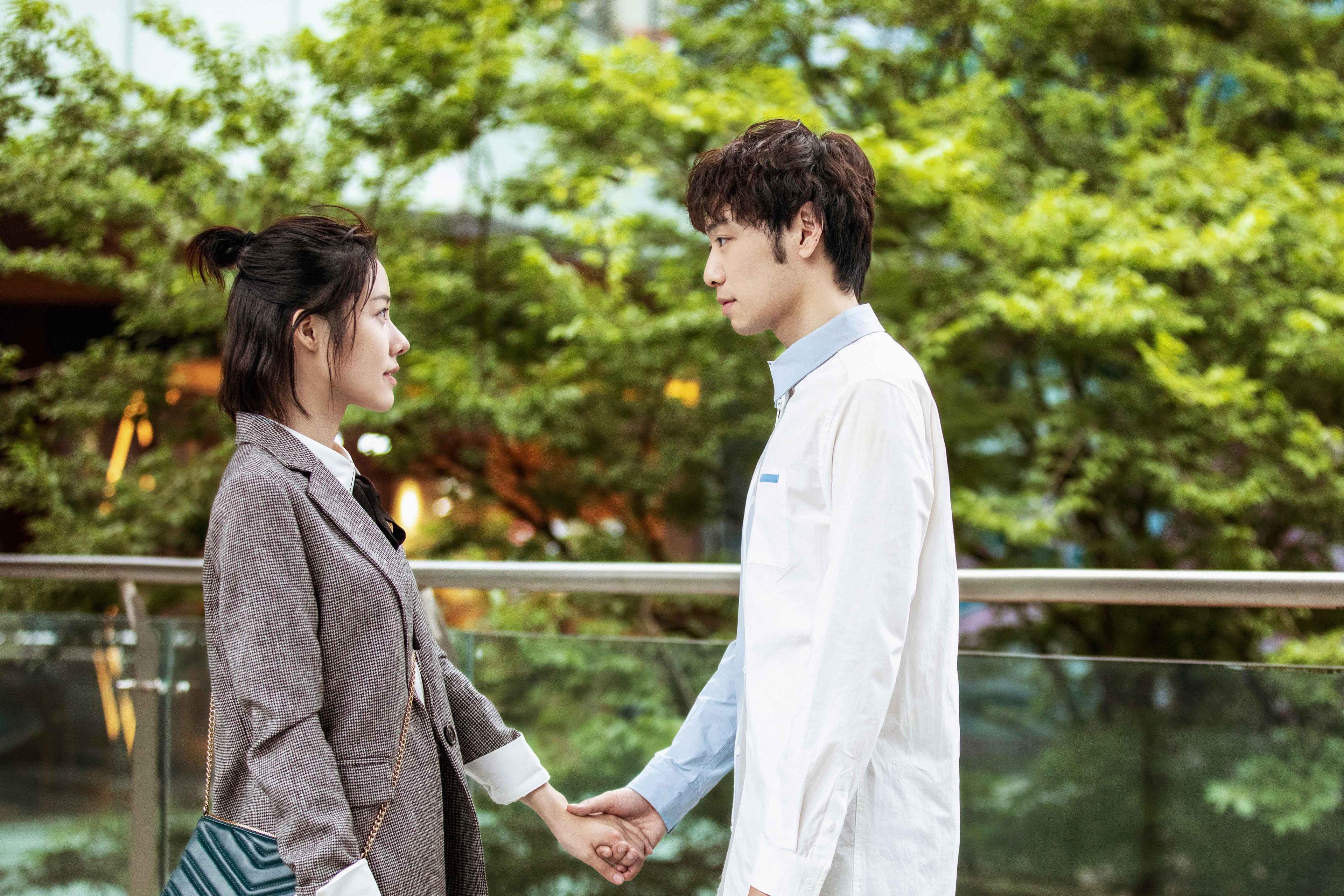 华体会官网-铁壁交响曲 独奏变奏诗，湖人以窒息防守锁死太阳，马克西在季后赛舞台奏响接管狂想曲  第1张